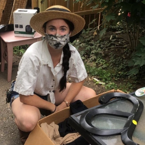 Meet your Posher, Taylor - Picture 2 of 3